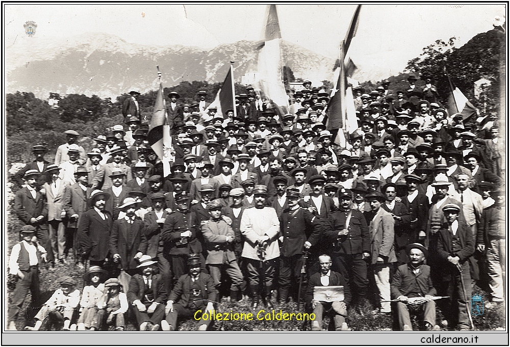 Stazione di Maratea, accompagnamento di un primo gruppo di soldati in partenza per la guerra 1915-18.jpeg