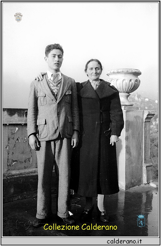 Carlino Vitolo con la Mamma Peppinella Martino.jpg