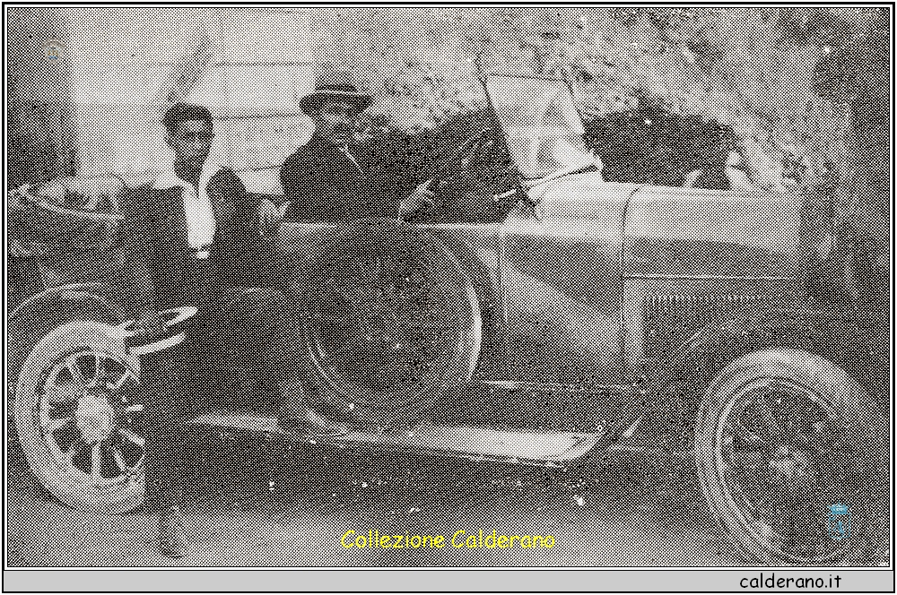 La prima macchina da noleggio a Maratea la FIAT 501 con Antonio e Pasquale Liberatore 1928.jpg