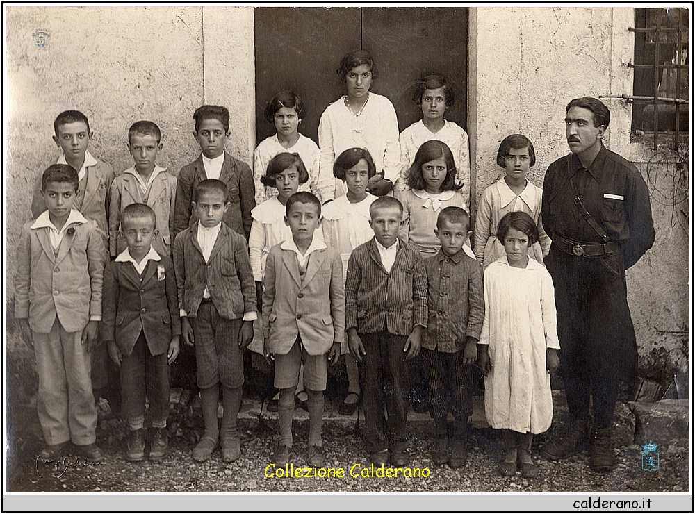 Scuola Elementare a Brefaro anno 1938 con il maestro chiamato Negus.jpeg