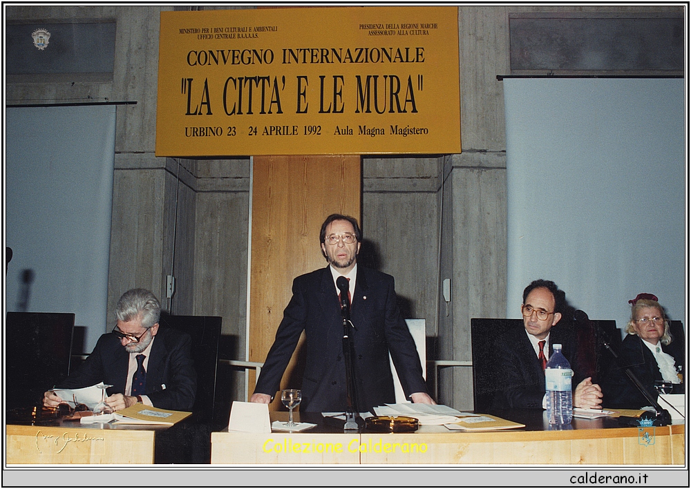 Francesco Sisinni al Convegno Internazionale a Urbino 1992.jpeg