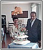 Nino e Carmelina con la torta 22-09-1984 17.jpeg