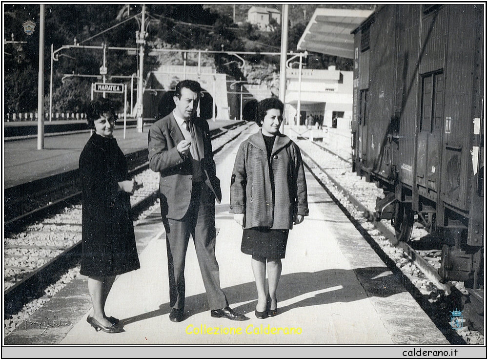 Silvana, Peppino e Carmelina Mazzeo alla stazione.jpeg