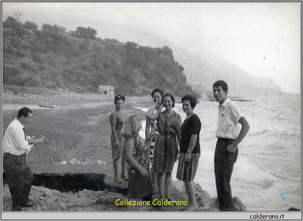 Spiaggia di Acquafredda con Biasino Senior, Carmelina, Maria Emilia, Franca, Liliana, Silvana e Ciccillo.jpeg