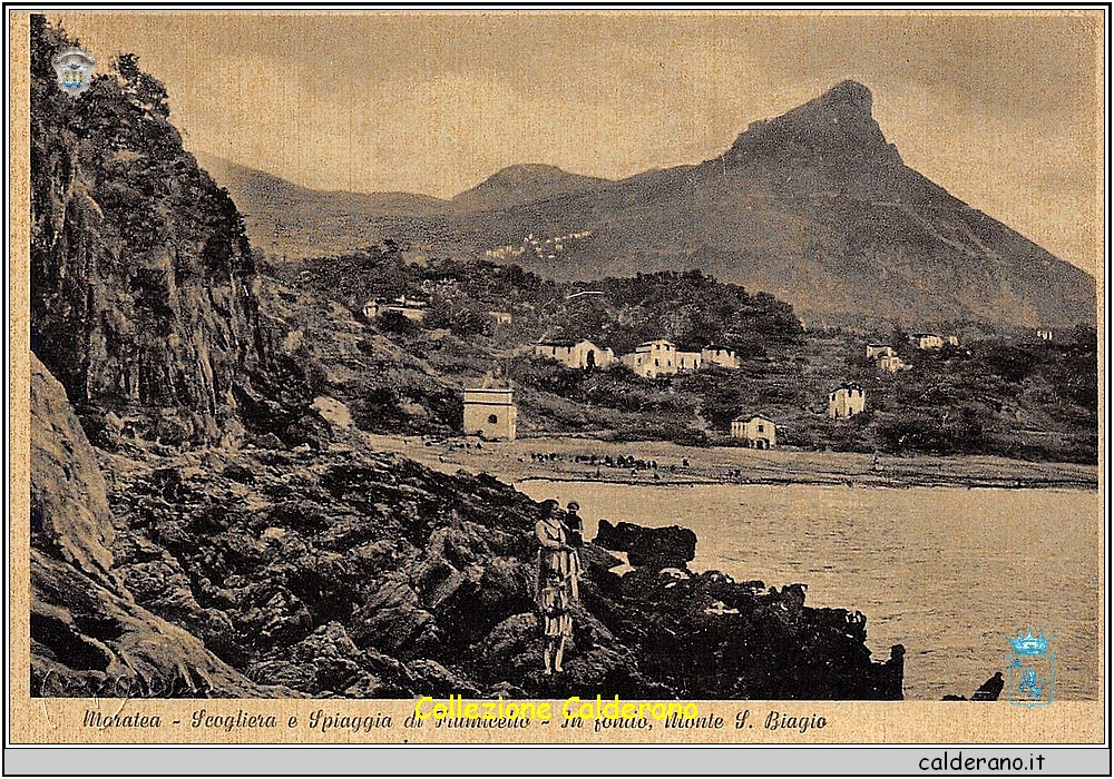 Scogliera e Spiaggia di Fiumicello - In fondo, Monte S. Biagio - Cartolina.JPG