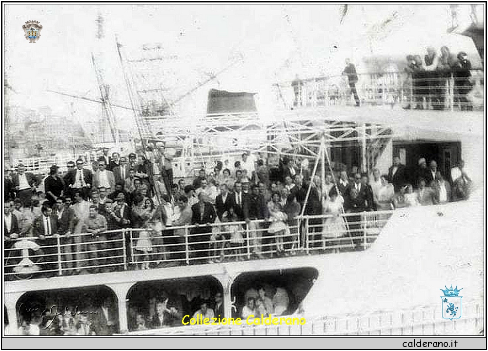 Emigranti Italiani arrivati a Caracas nel 1952 con la nave Marco Polo.jpg