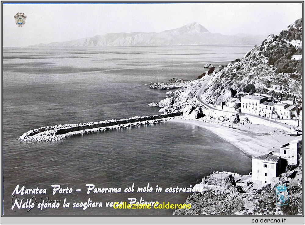 Porto - Panorama col molo in costruzione - Nello sfondo la scogliera verso Palinuro - Cartolina Ed. Mario Brando 1963.jpg