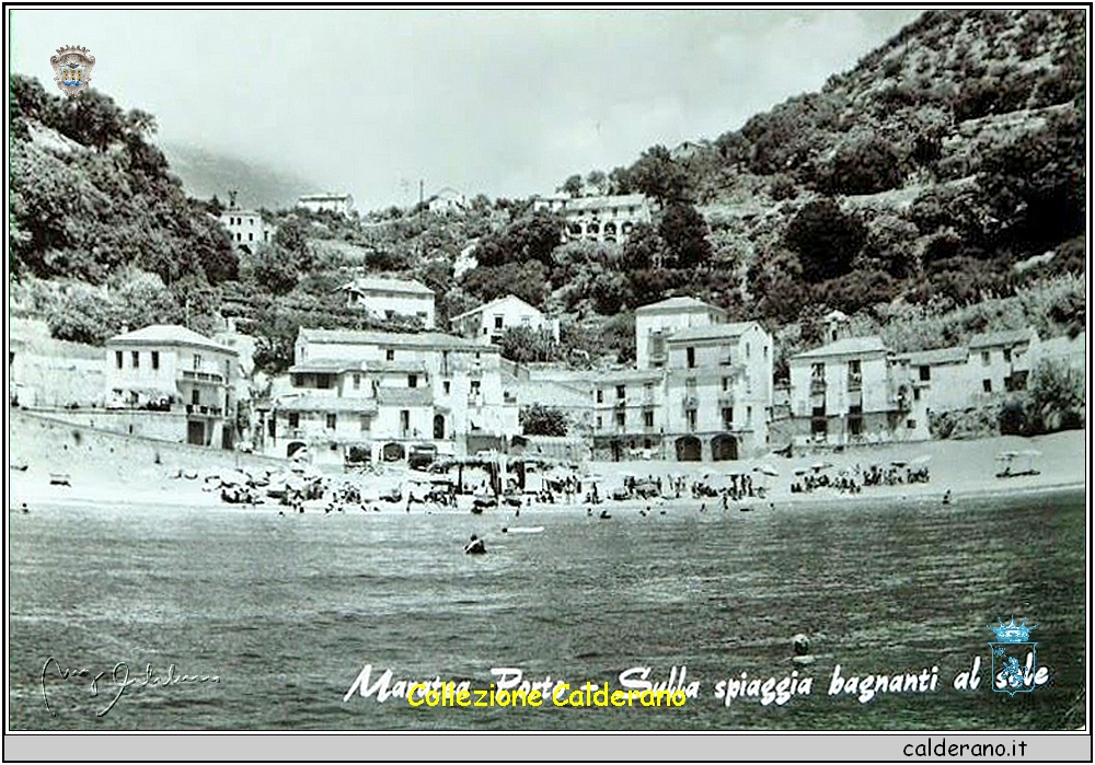 Porto - Sulla spiaggia bagnanti al sole - Cartolina Ed. Foto Mario Brando.jpg