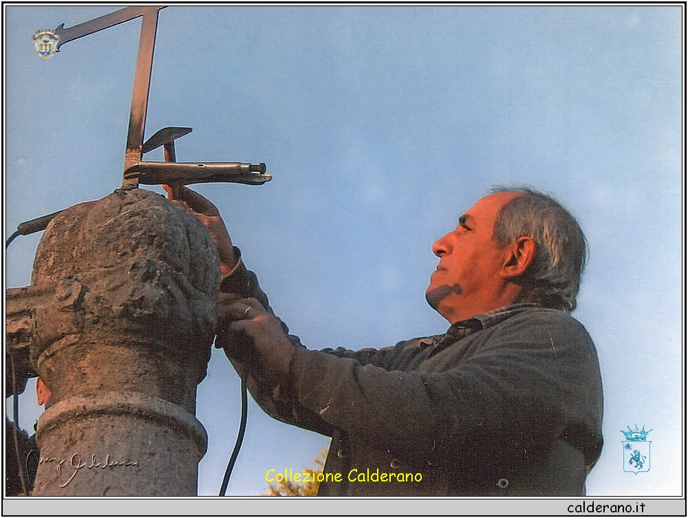 Antonio Limongi ricolloca la Croce al Monastero.jpeg