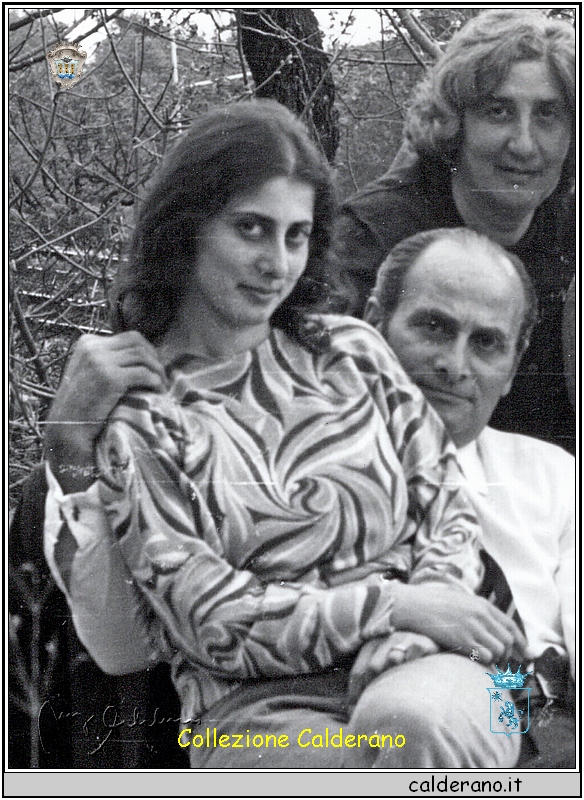 Angela Auriemma con il padre Pino e la mamma Bice.jpg