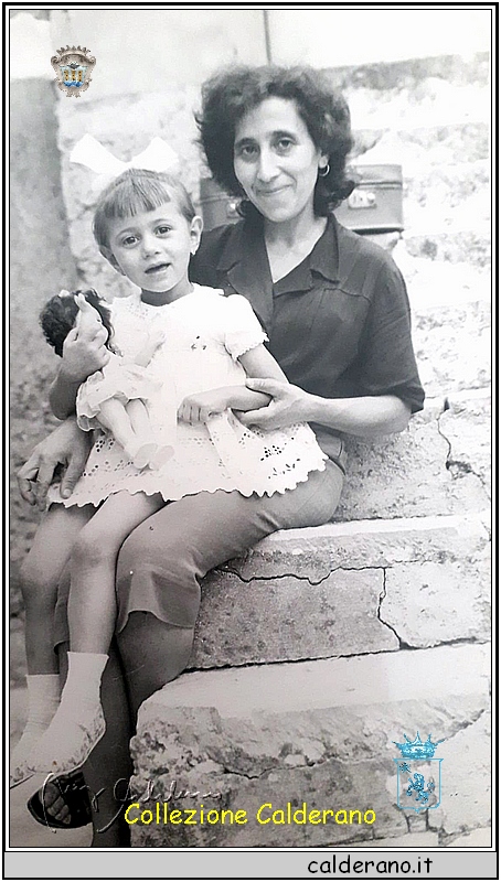 Fatima Di Mingo con la Mamma - 1963.jpg