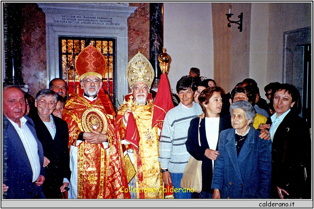 Fedeli di Maratea con Nerses Bedros XIX Patriache de Cilicie des Armensies Catholiques 2001.jpg