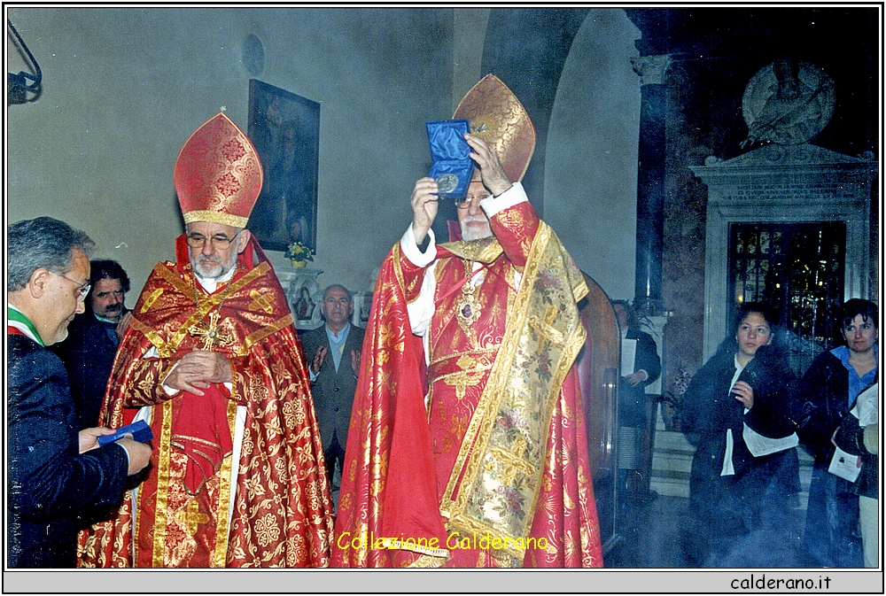 Il Sindaco Pippo Schettino omaggia S.E. Nerdes Bedros XIX Patriarca degli Armeni Cattolici della Cilicia - 2001.jpg