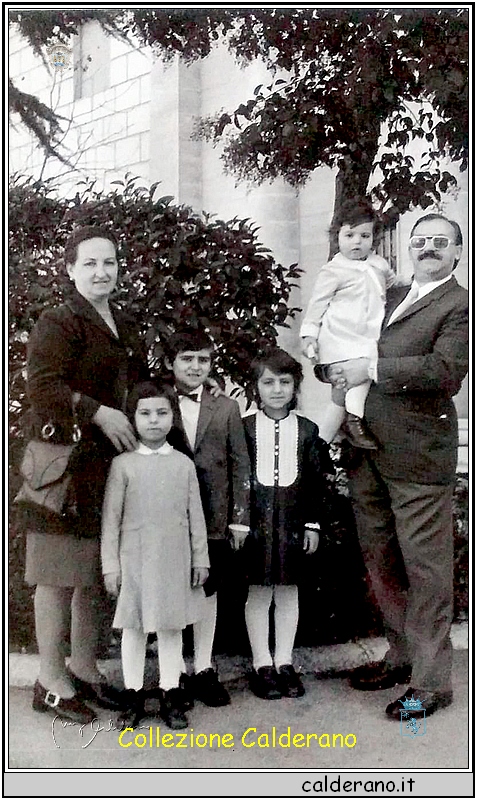 Giovanni De Pasquale e la sua famiglia - Foggia 19-11-1972.jpg