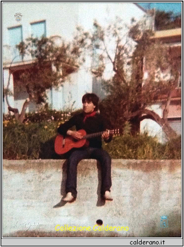 Ivano Sacco con la chitarra.jpg