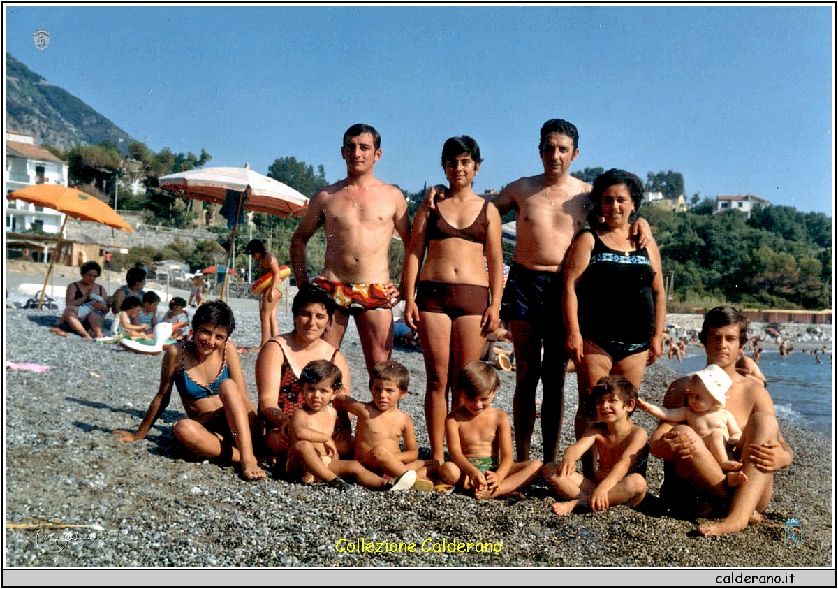 Sulla spiaggia a Fiumicello 1974.jpg