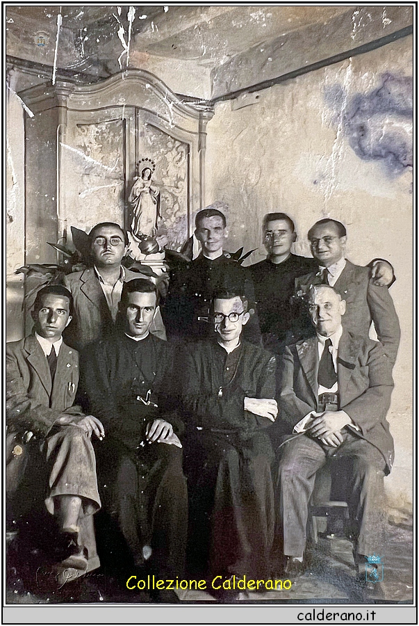 Padre Feltracco al centro 1950.jpg