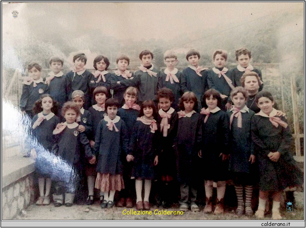 Classe Elementare con la Maestra Raffaella Di Benedetto 1971.jpg