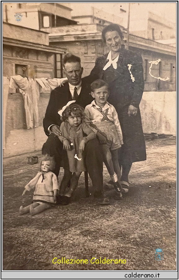 Giovanni Faraco con moglie e figli.jpg