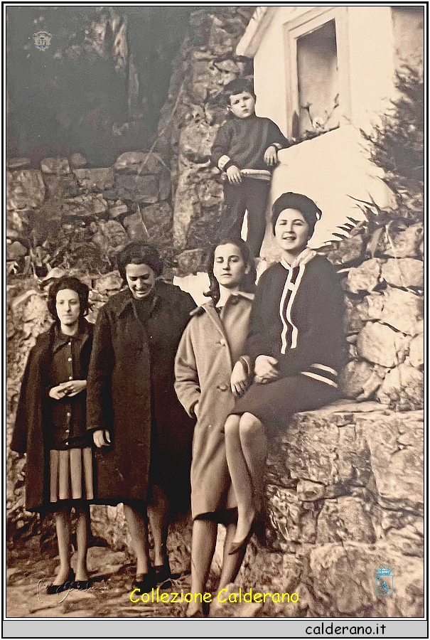 Lidia e Letizia Fiorenzano con i parenti.jpg