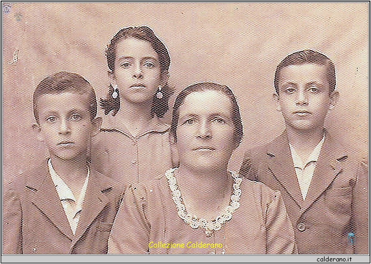 Luigi, Maria e Francesco Lagatta con la Mamma Teresa Capua - 1958.jpg