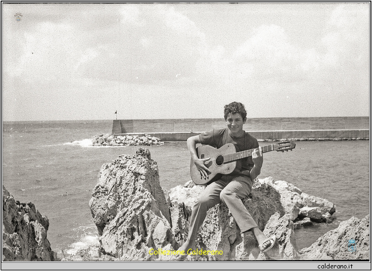 Con la chitarra sulla rotonda img738.jpg