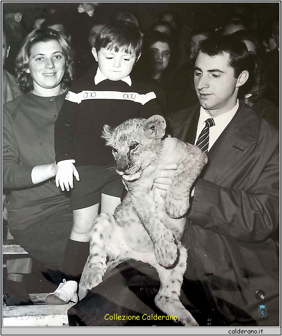 Rachele Glosa con il figlio Eugenio e il Marito Mario Borghi.jpg