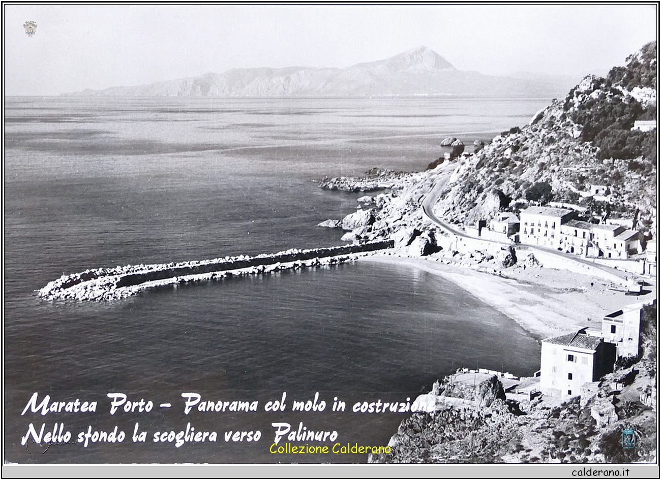 Porto - Panorama col molo in costruzione - Nello sfondo la scogliera verso Palinuro - Cartolina Prop. Art. Foto Mario Brando 1963 .jpg