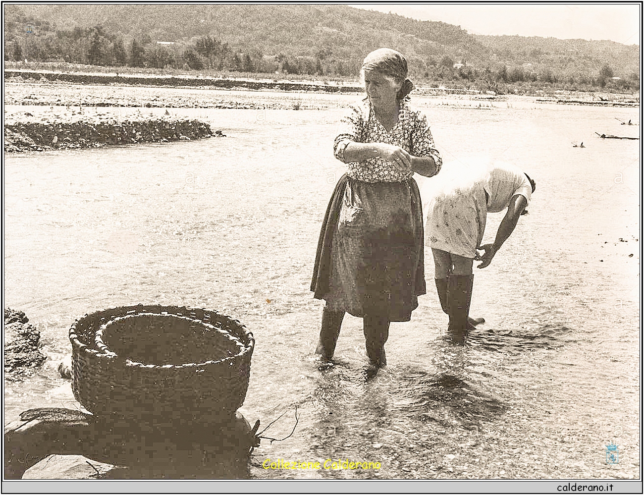 Castrocucco - Lavaggio della lana nel Fiume Noce - 1964 3.jpg