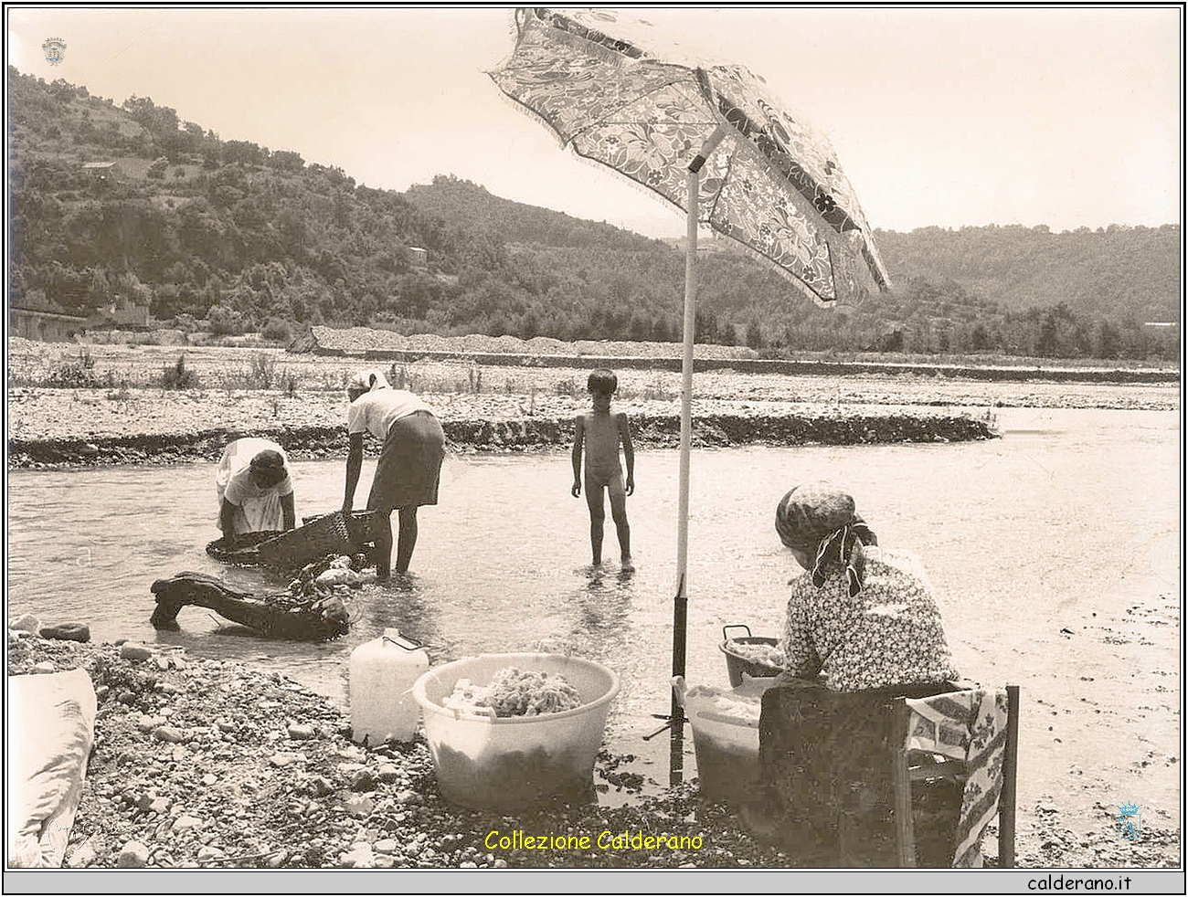 Castrocucco - Lavaggio della lana nel Fiume Noce - 1964 6.jpg