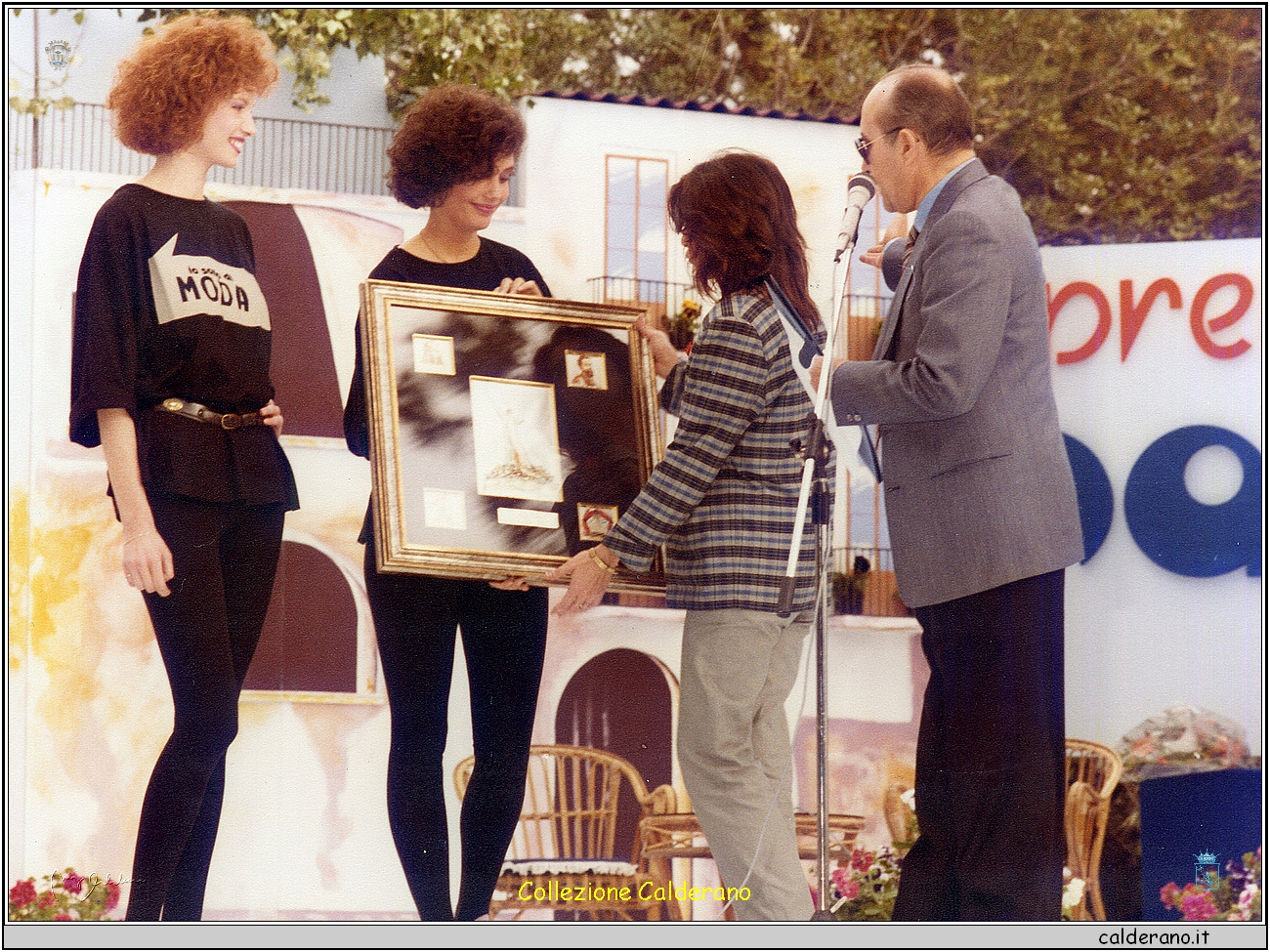 Premiazione di Lina Sastri con Paolo Bersani - Premioo Maratea 1984.jpg