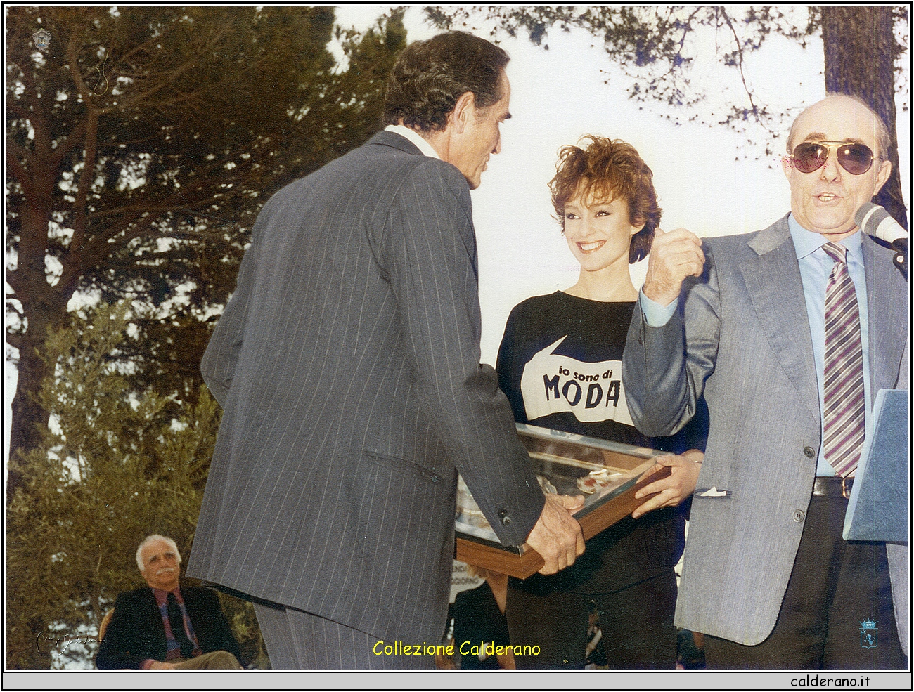 Premiazione di Vittorio Gassmann con Paolo Bersani - Premio Maratea 1984.jpg