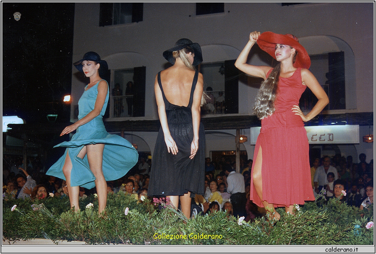 Sfilata di Moda e Mare a Piazza del Gesu' 1.jpg