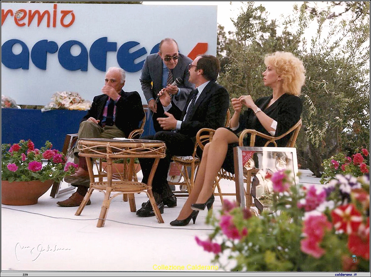 Lello Bersani con Mario Monicelli e Mariangela Melato - Premio Maratea 1984.jpg