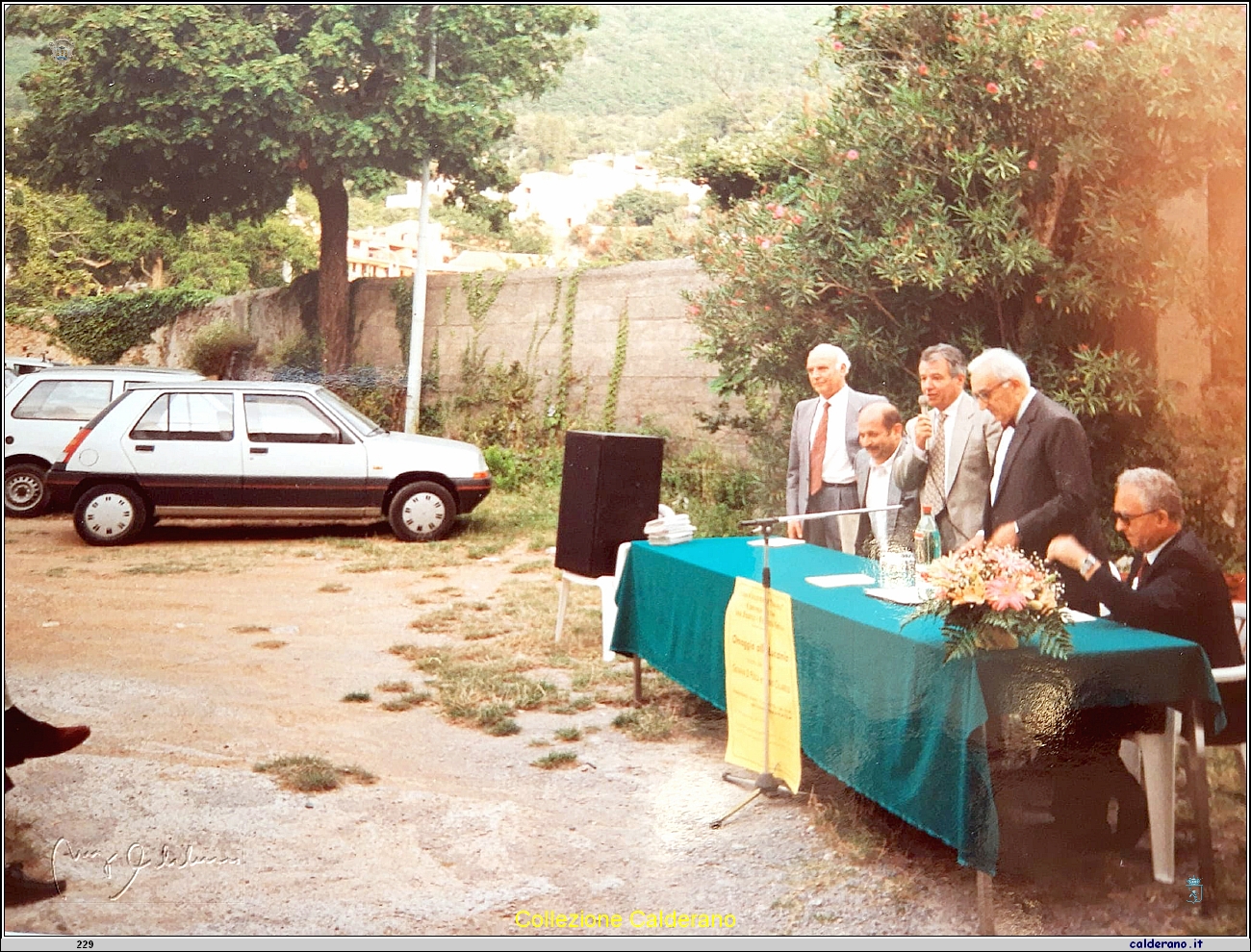 Nel giardino del Centro Culturale con Antonio Brando Sindaco.jpg