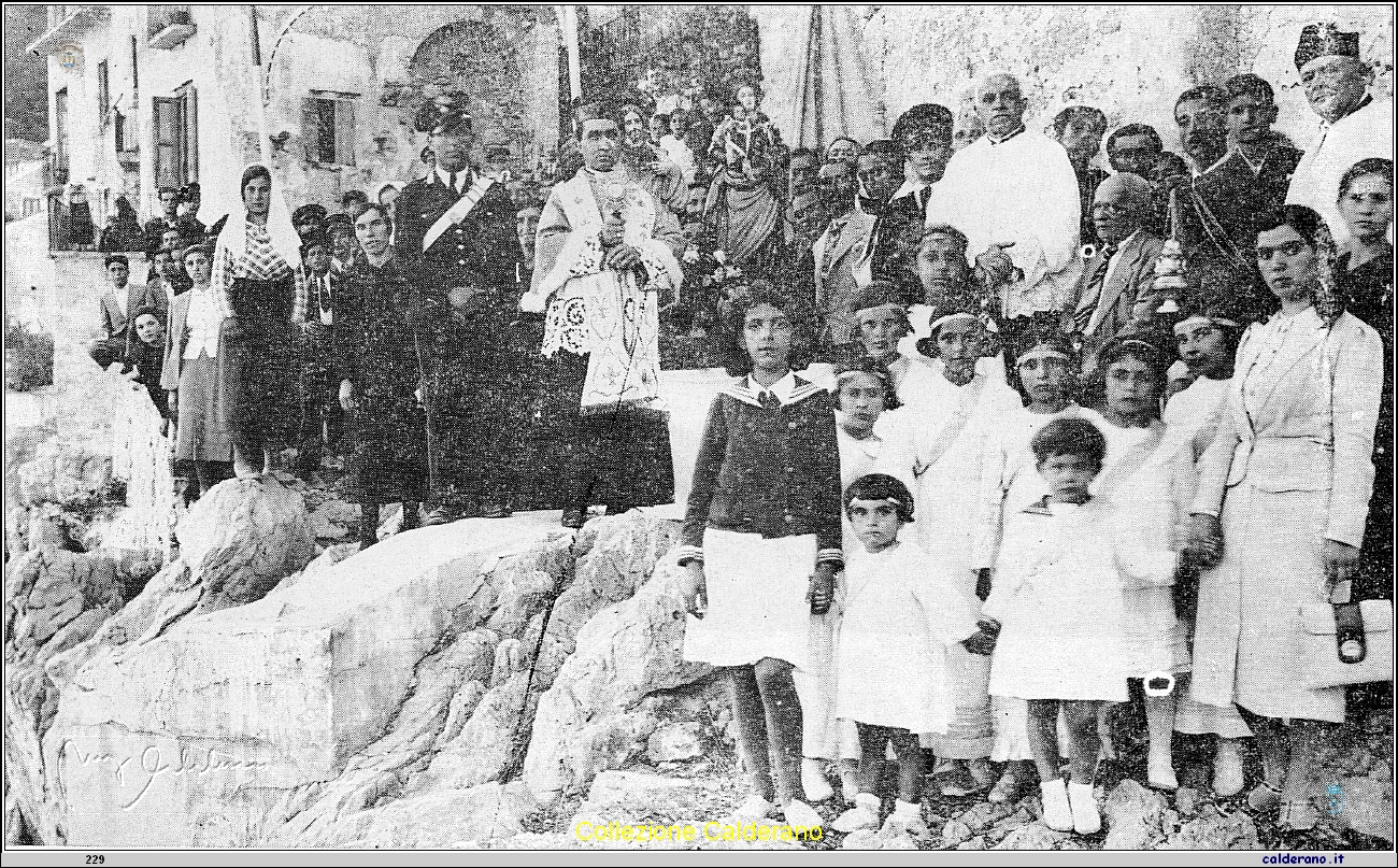 Processione della Madonna di Portosalvo con l'Arciprete Santoro - 1938.jpeg