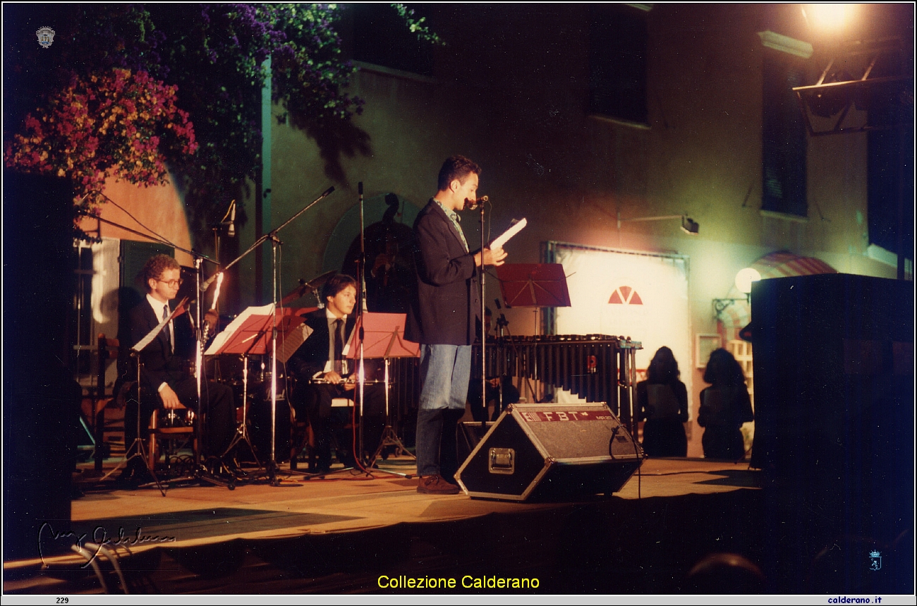 Spettacolo musicale a Piazza del Gesu'.jpg