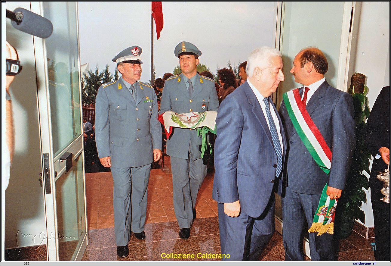 Inaugurazione della caserma della Guardia di Finanza con il Sindaco Antonio Brando - luglio 1990 07.jpg