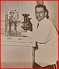 Alberto Crispo con il suo microscopio nell'Ospedale di Maratea.jpg