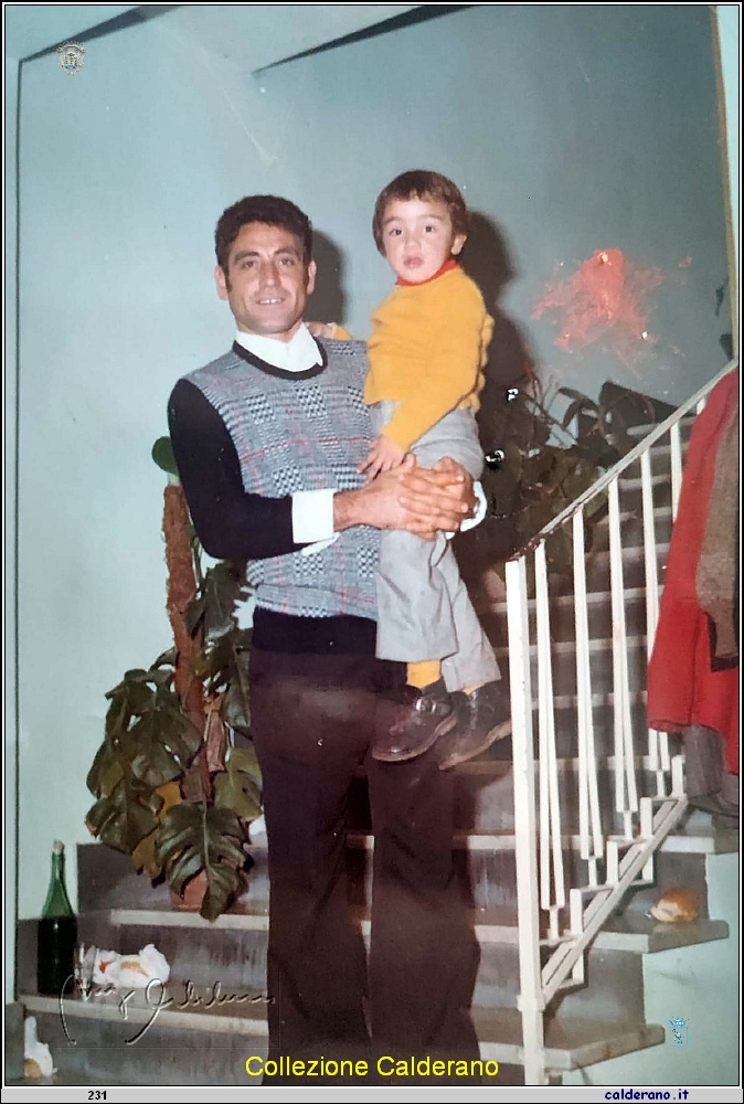 Giuseppe Accardi con il figlio Massimo - 1974.jpg