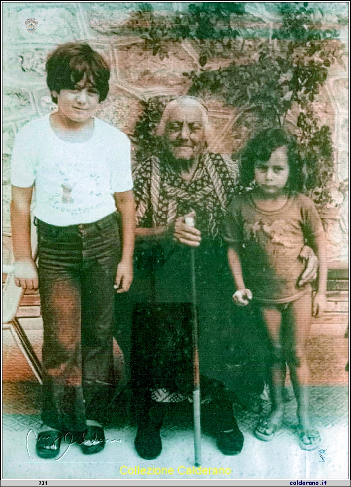 Massimo e Fabio Gentile con la Nonna Ferraro Maria.jpg