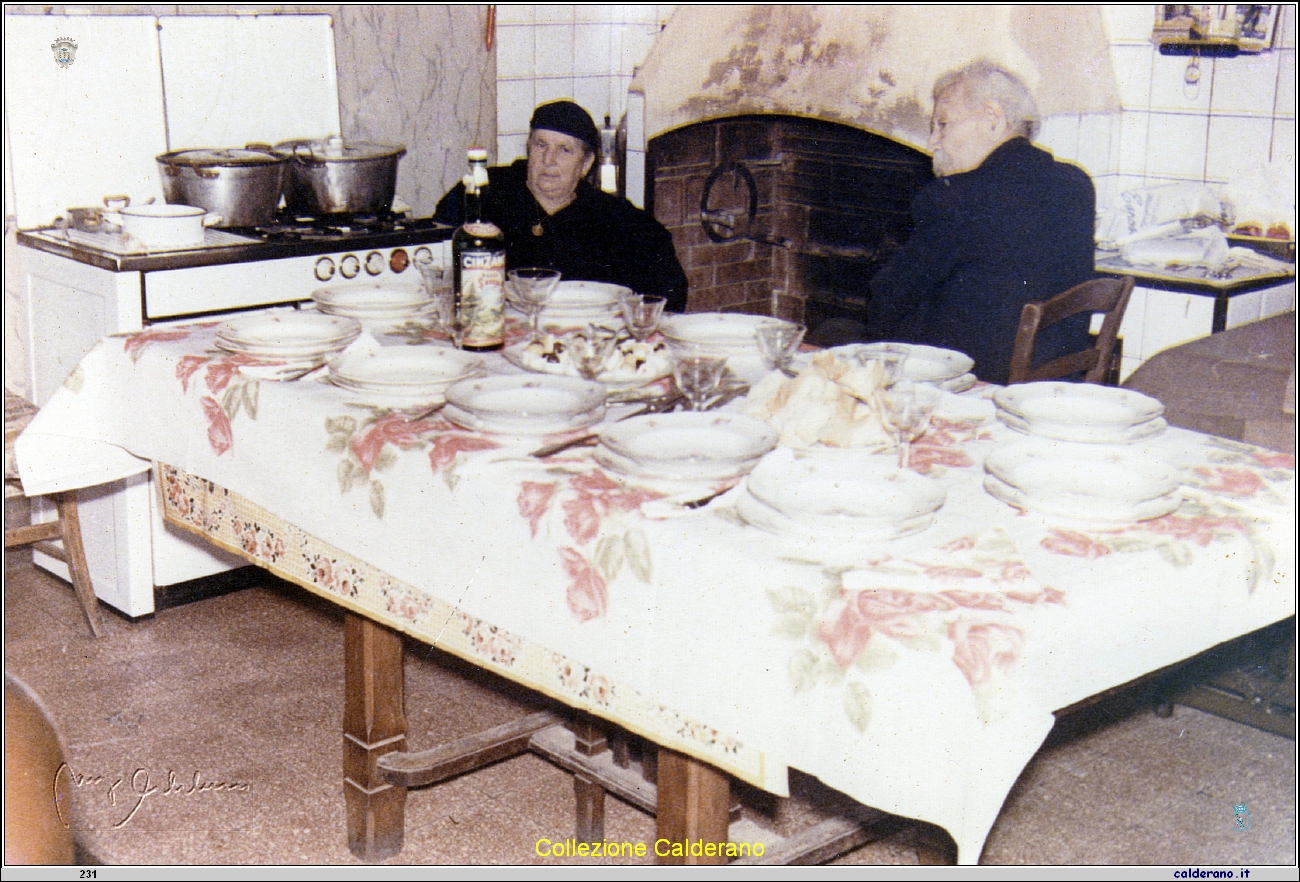 Prima del pranzo Mariuccia Giglio e Papa' Biasino - 1965.jpeg