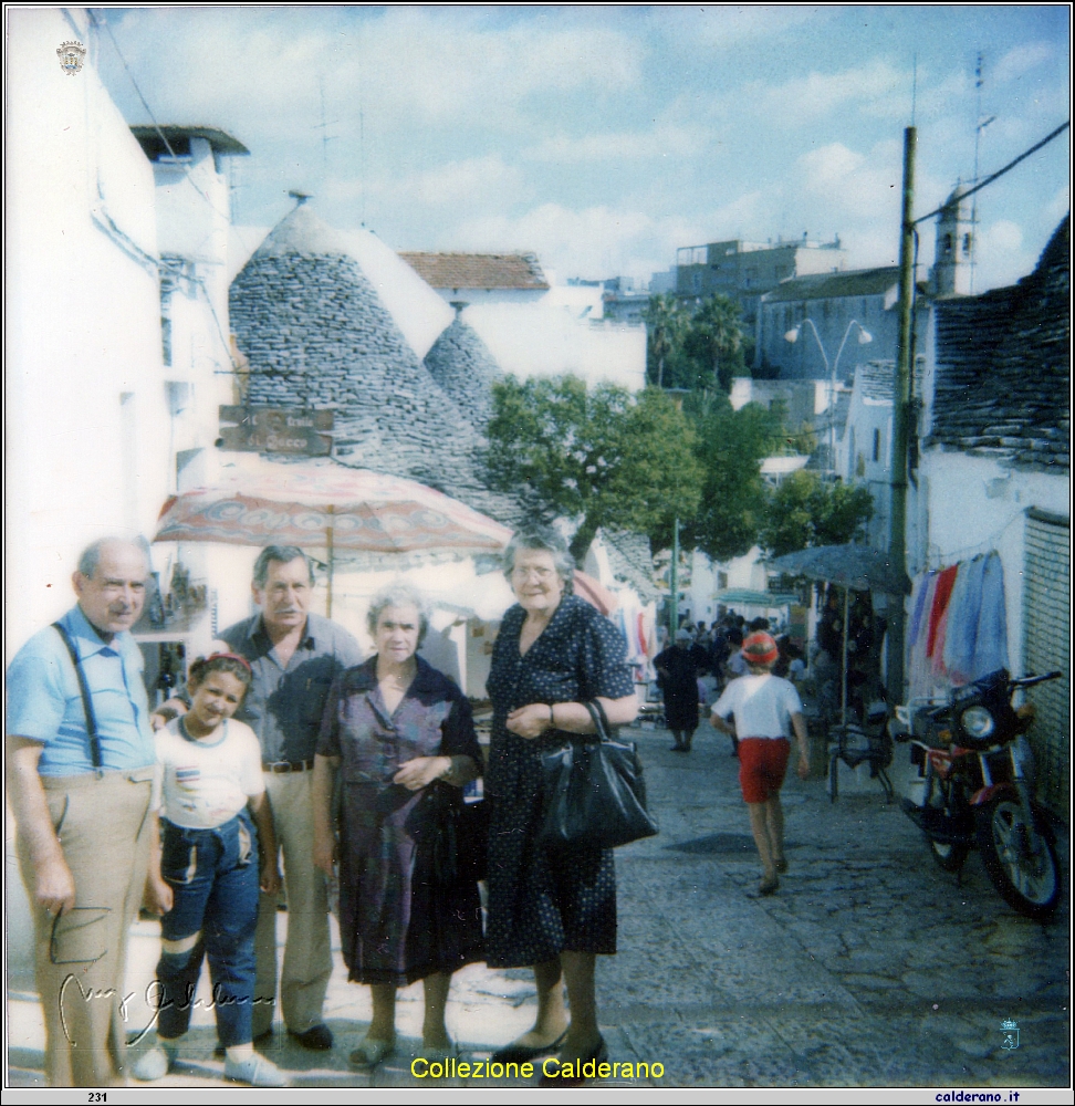 Vincenco Colavolpe con Mamma e Papa' e Filomena Calderano - Alberobello .jpeg