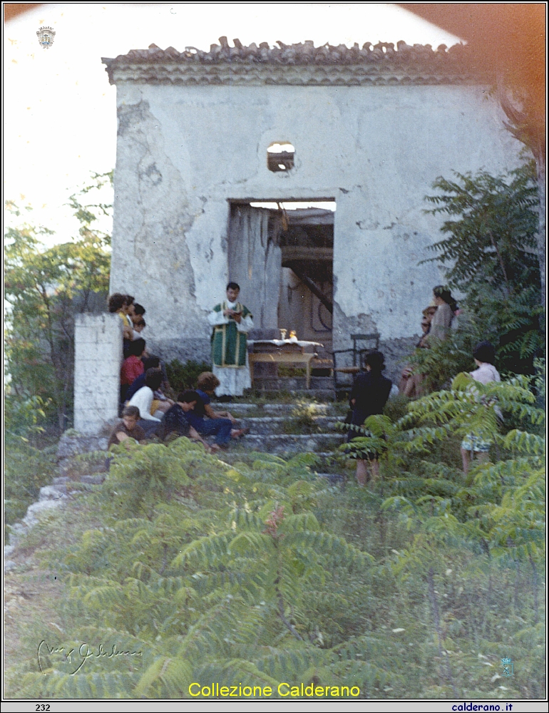 Padre Arrigo OMI celebra alla Madonna degli Ulivi 1971.jpeg