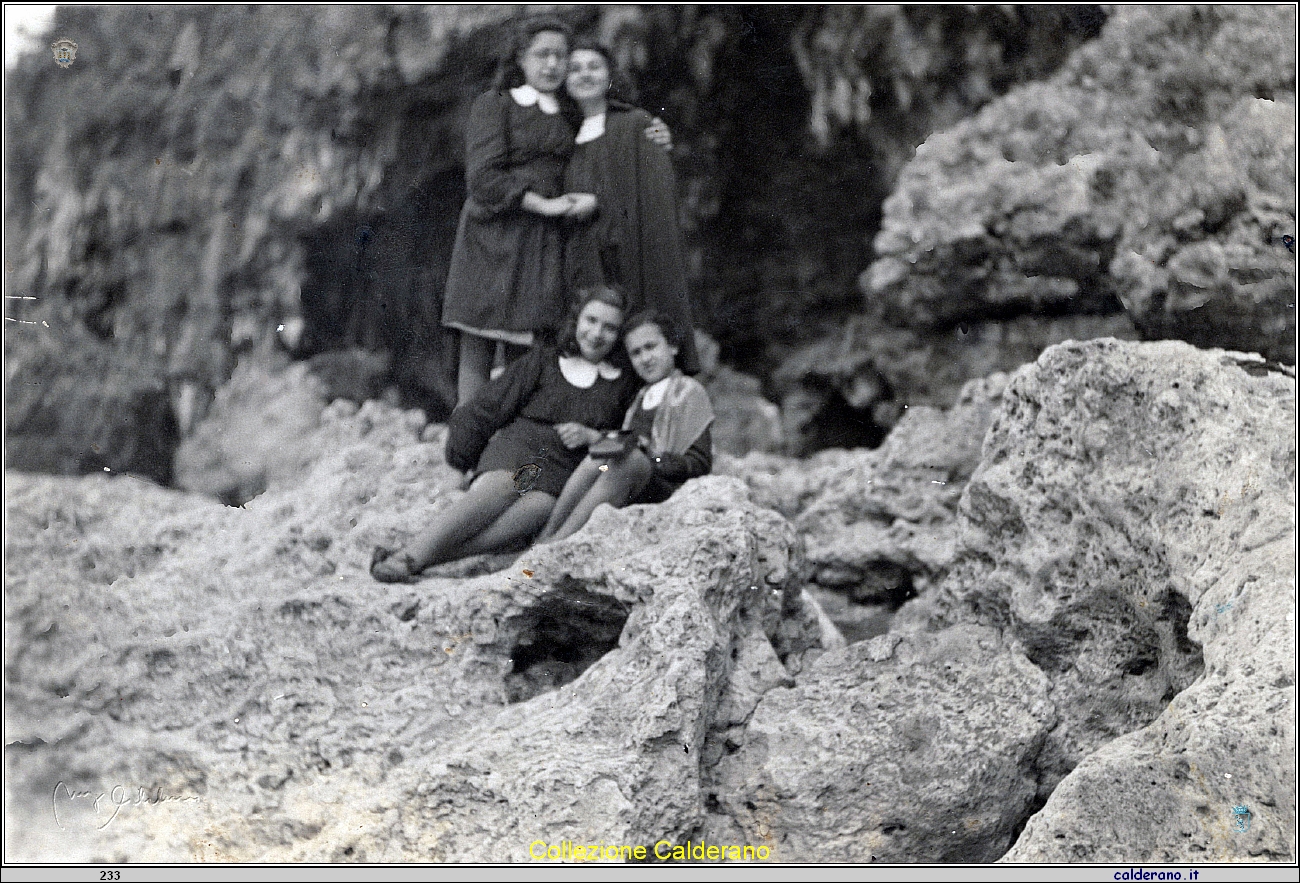 I quattro Cavalieri dell'Apocalisse Franca, Teresa, Ester e Maria - Fiumicello 11-03-1942.jpg