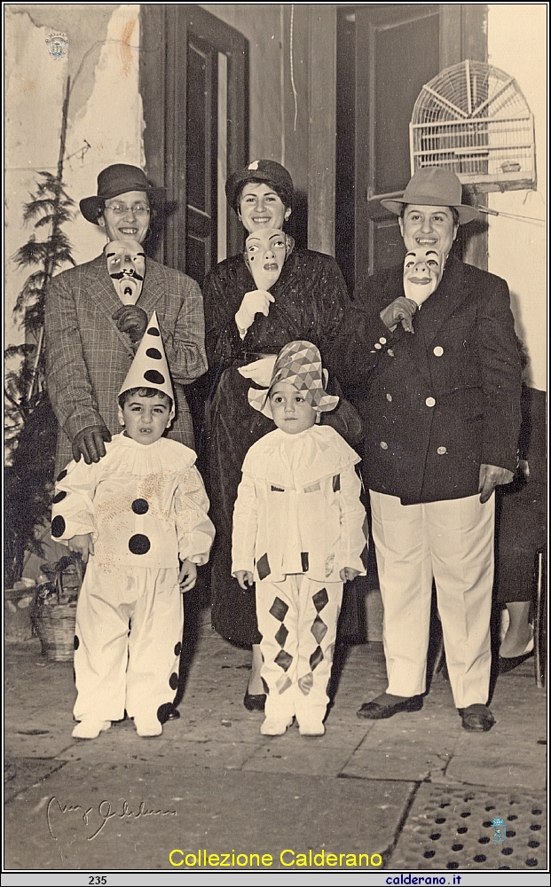 Enrichetta, Lina e Franca a carnevale con Gianni e Pippo.jpg