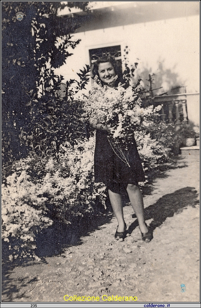 Franca Filato con i fiori.jpg