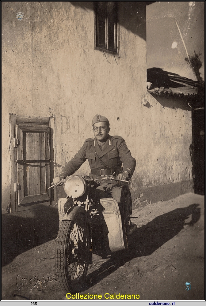 Francesco Santoro sulla motocicletta 07-04-1943.jpg