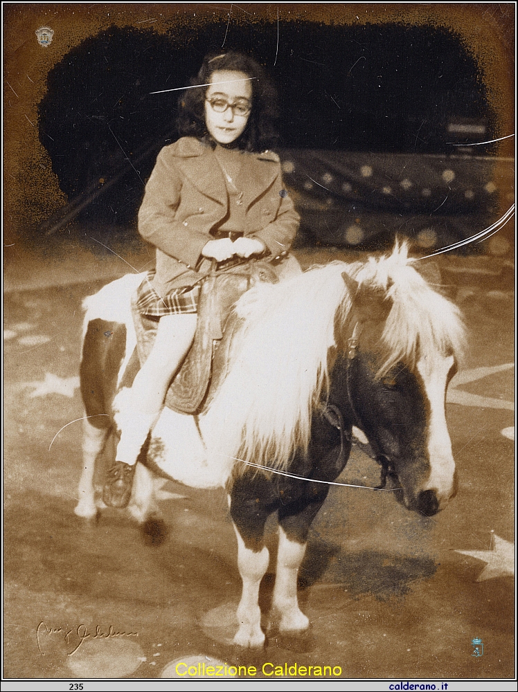 Maria Vittoria sul Pony.jpg