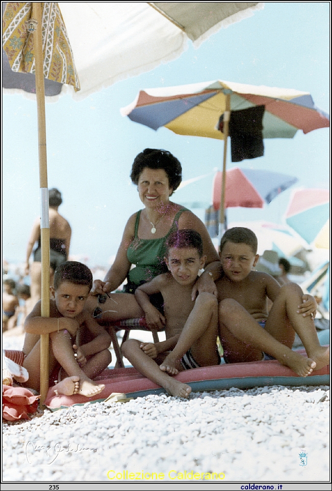 Sulla spiaggia al Porto 21-08-1963 .jpeg